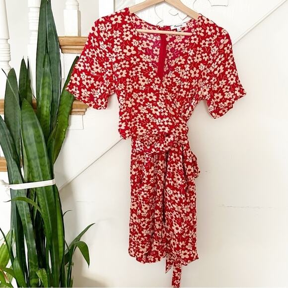Madewell Cranberry Red White Mini Daisy Floral Wrap Front Romper Shorts Size 10 - Picture 2 of 6